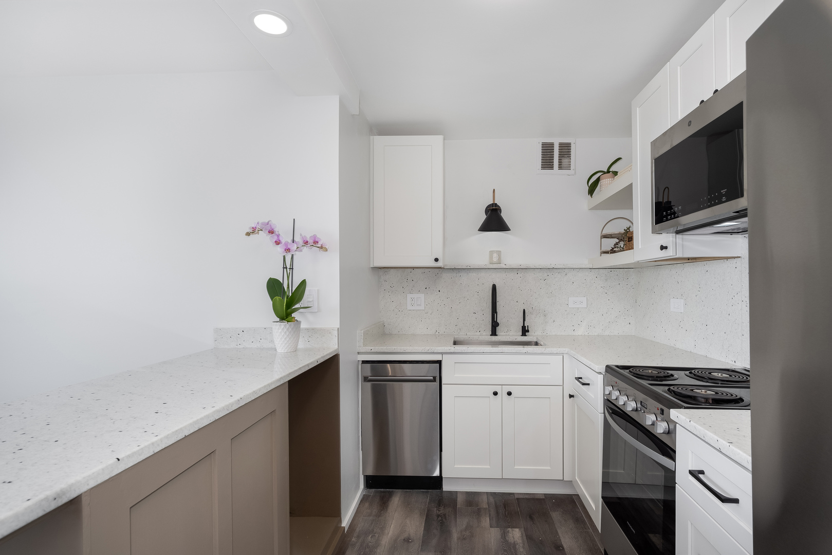 2626 N Lakeview Street Unit: 2106