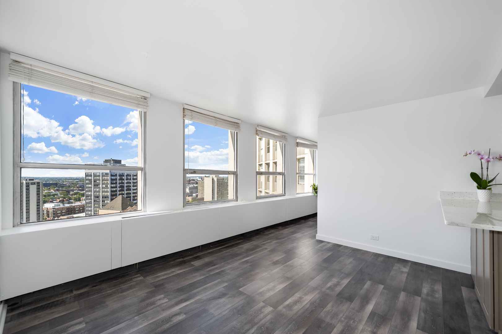 2626 N Lakeview Street Unit: 2106