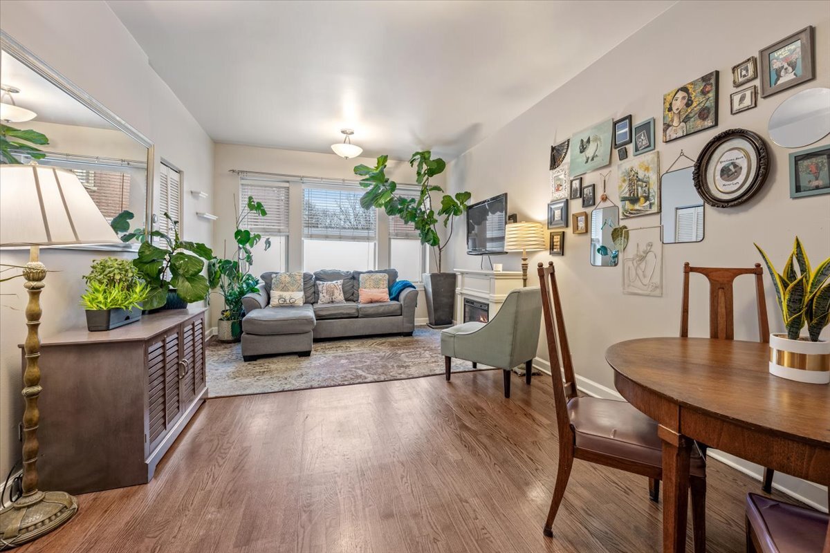 5741 N RIDGE Avenue Unit: 1