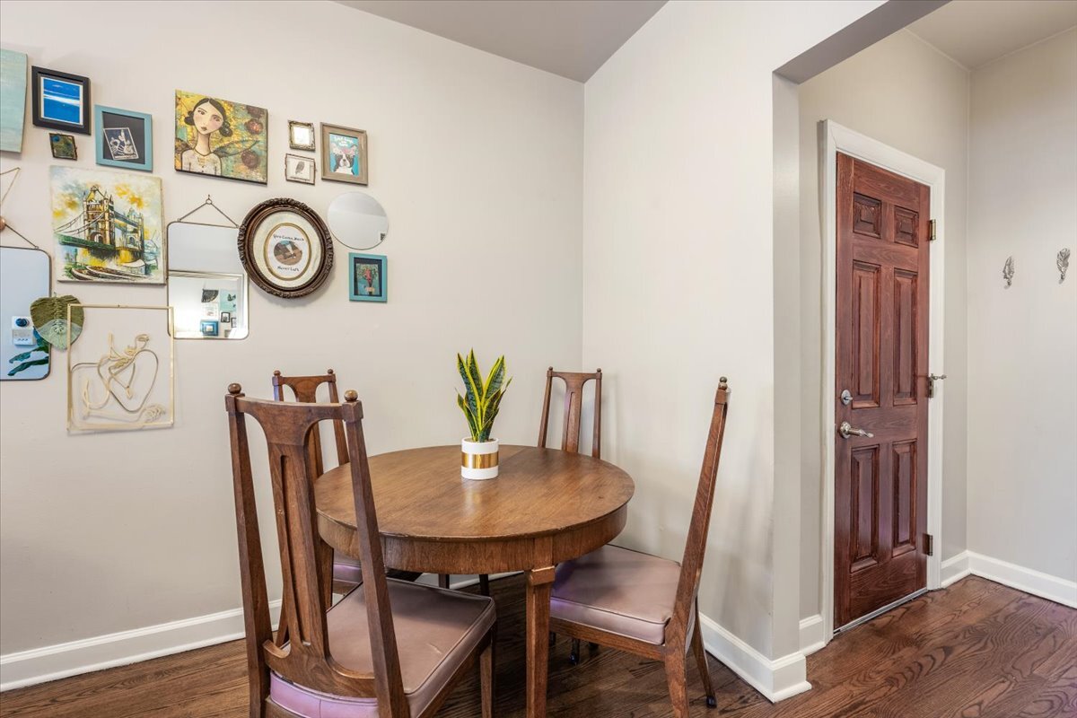 5741 N RIDGE Avenue Unit: 1