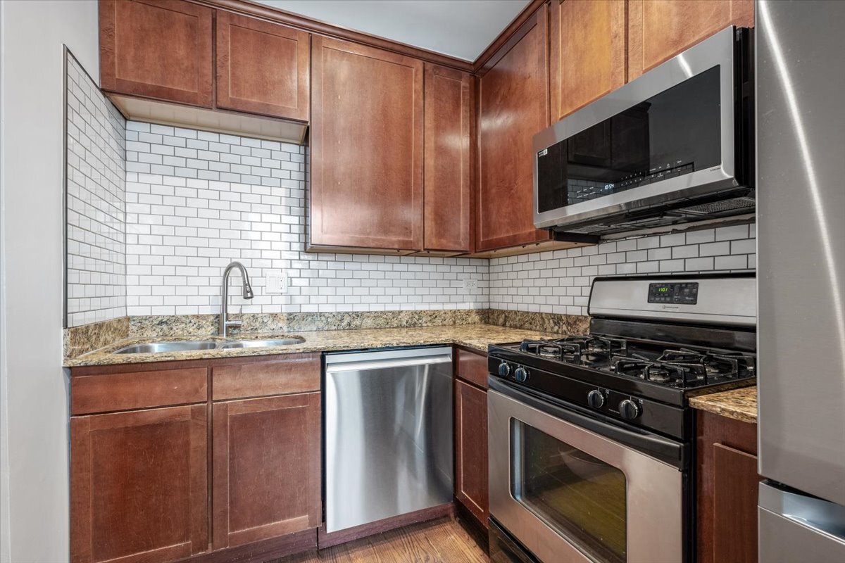 5741 N RIDGE Avenue Unit: 1