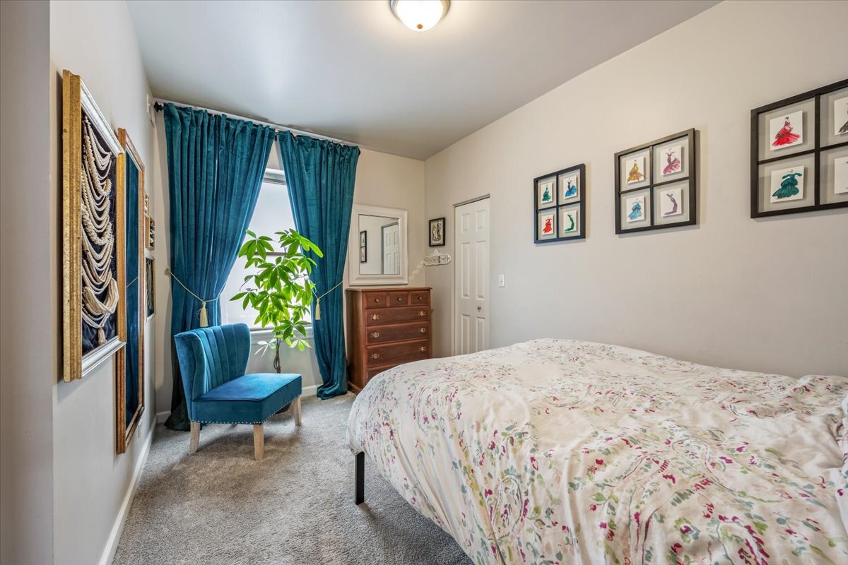 5741 N RIDGE Avenue Unit: 1