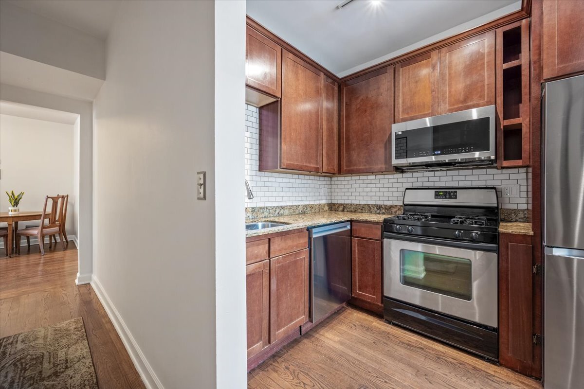 5741 N RIDGE Avenue Unit: 1