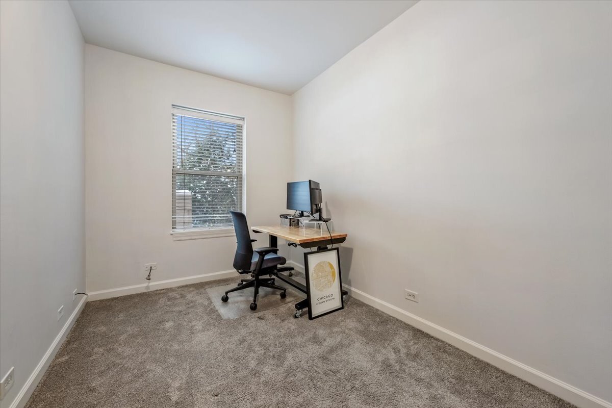 5741 N RIDGE Avenue Unit: 1