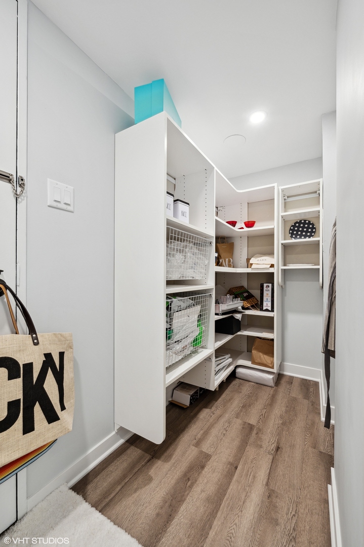 175 E Delaware Place Unit: 5609