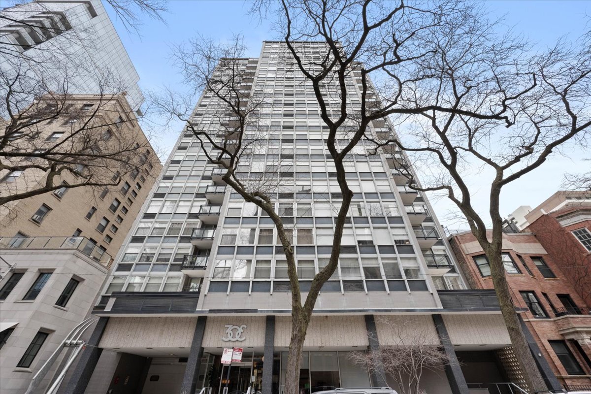 30 E Elm Street Unit: 8F