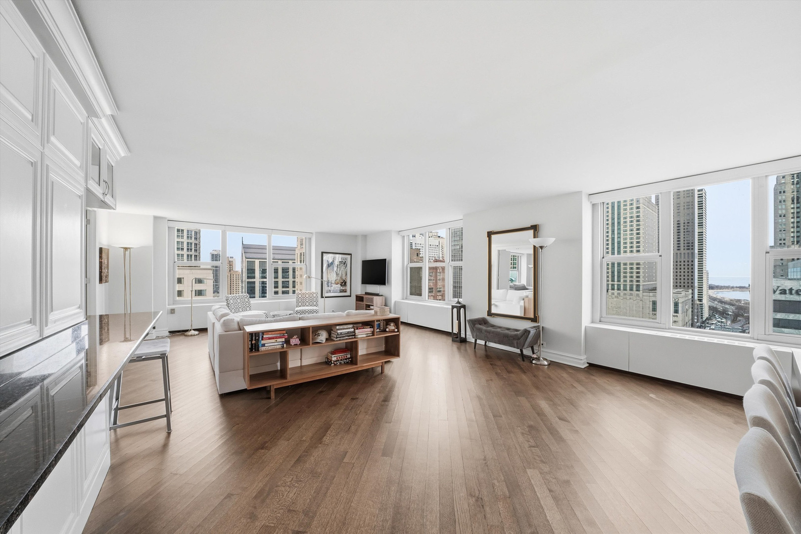777 N Michigan Avenue Unit: 2101