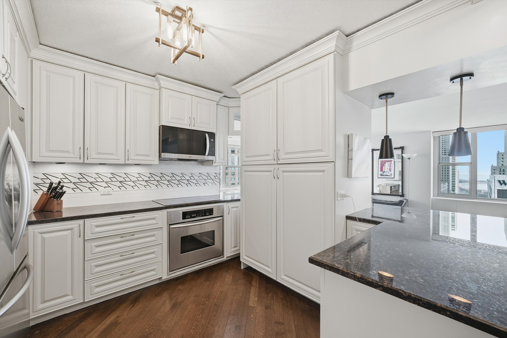 777 N Michigan Avenue Unit: 2101