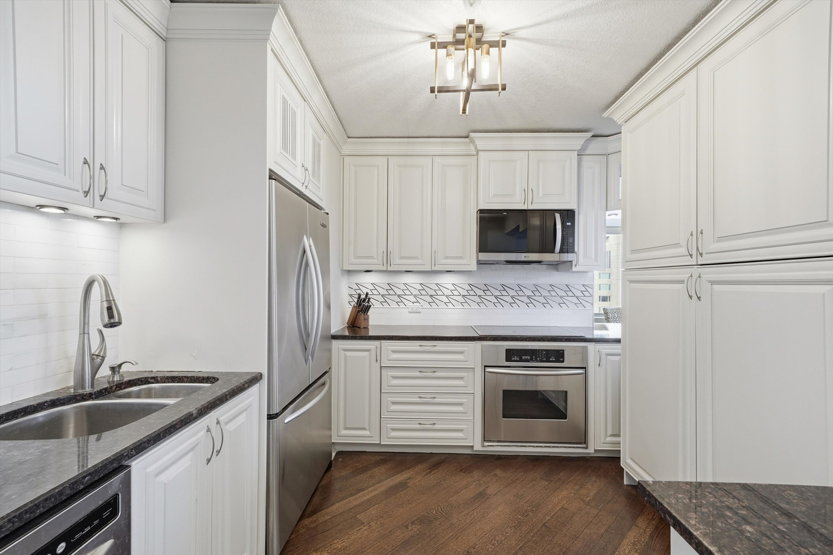 777 N Michigan Avenue Unit: 2101