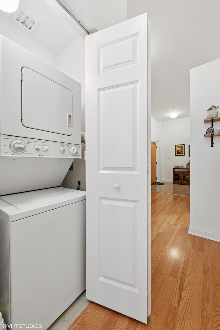 8 W Monroe Street Unit: 507