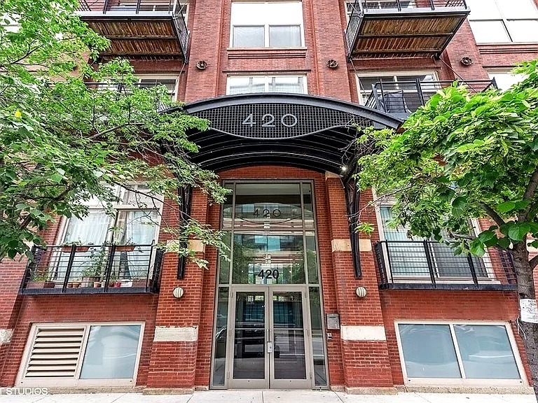 420 S Clinton Street Unit: 518