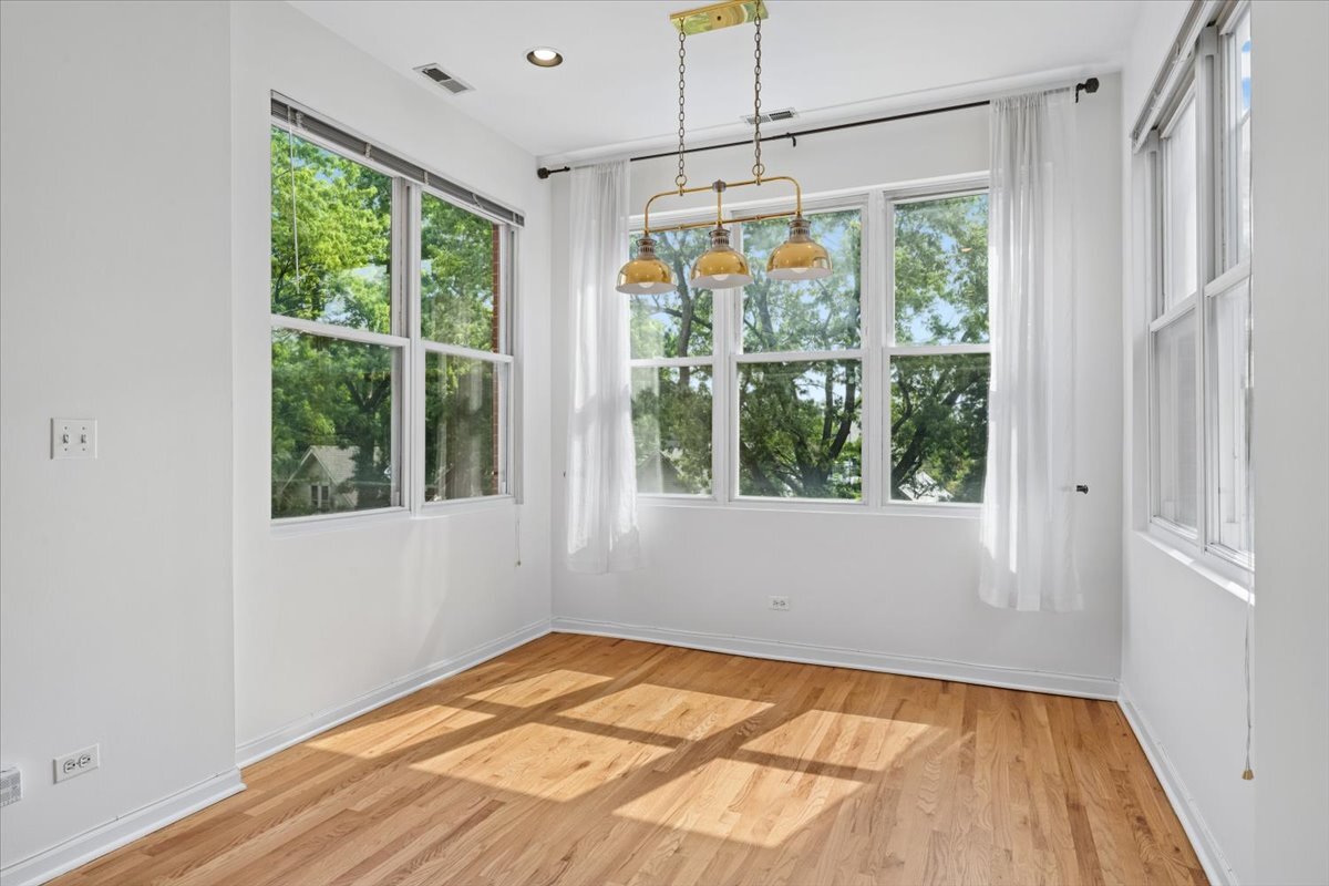2236 N MAPLEWOOD Avenue Unit: 3