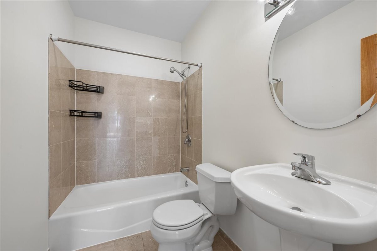 2236 N MAPLEWOOD Avenue Unit: 3