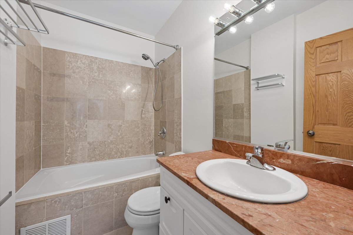 2236 N MAPLEWOOD Avenue Unit: 3