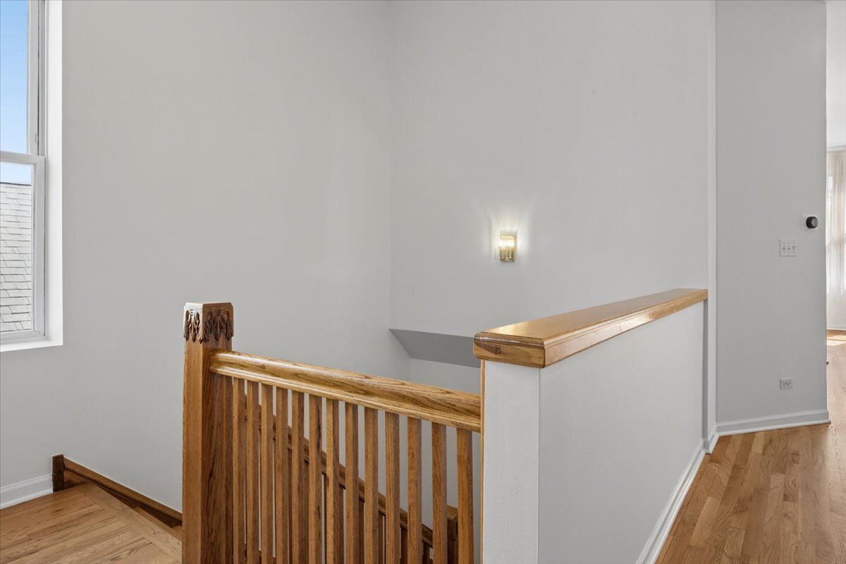 2236 N MAPLEWOOD Avenue Unit: 3