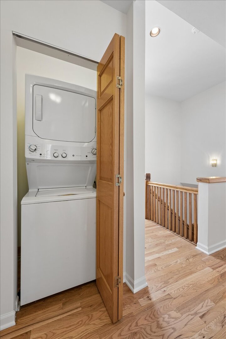 2236 N MAPLEWOOD Avenue Unit: 3