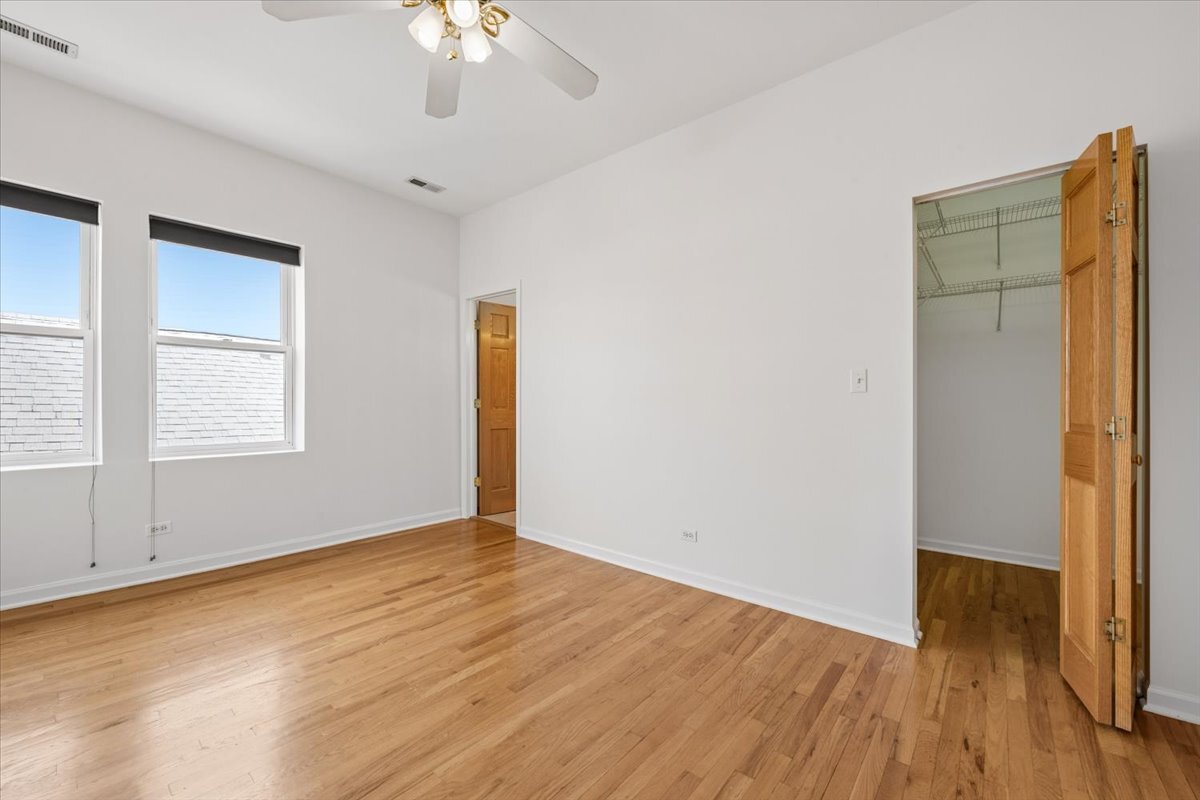 2236 N MAPLEWOOD Avenue Unit: 3