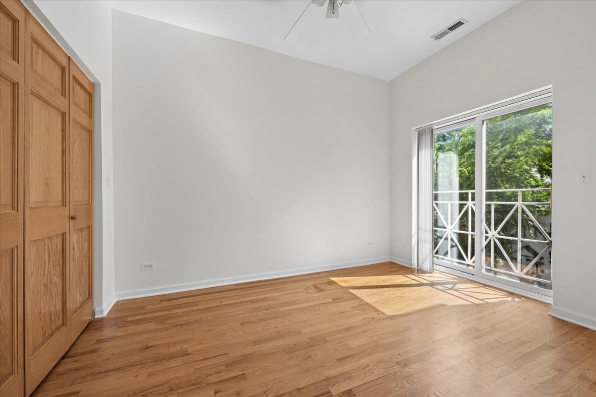 2236 N MAPLEWOOD Avenue Unit: 3