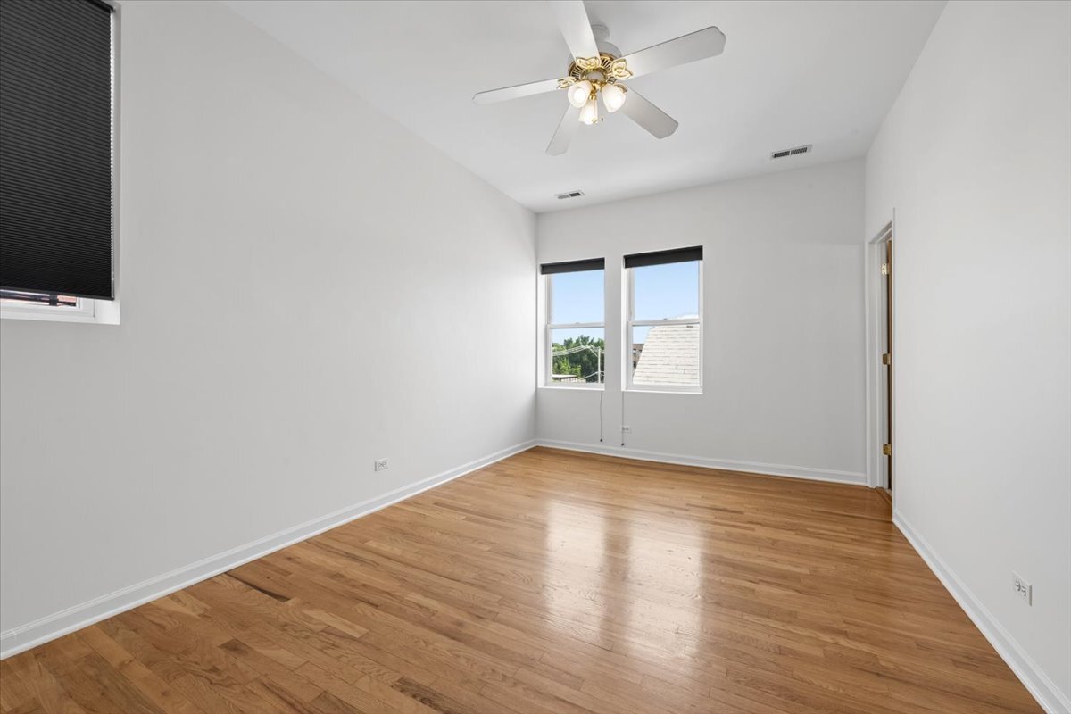 2236 N MAPLEWOOD Avenue Unit: 3