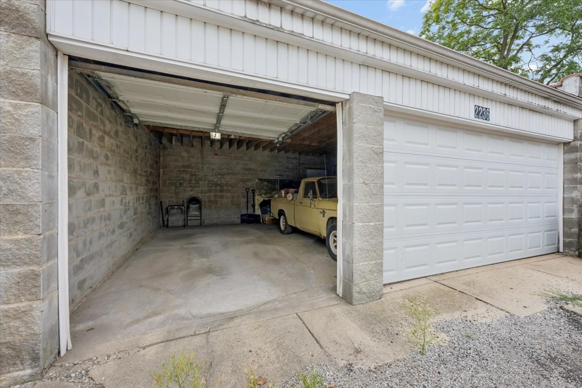2236 N MAPLEWOOD Avenue Unit: 3