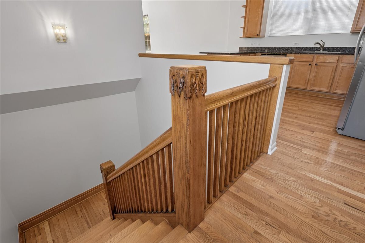 2236 N MAPLEWOOD Avenue Unit: 3