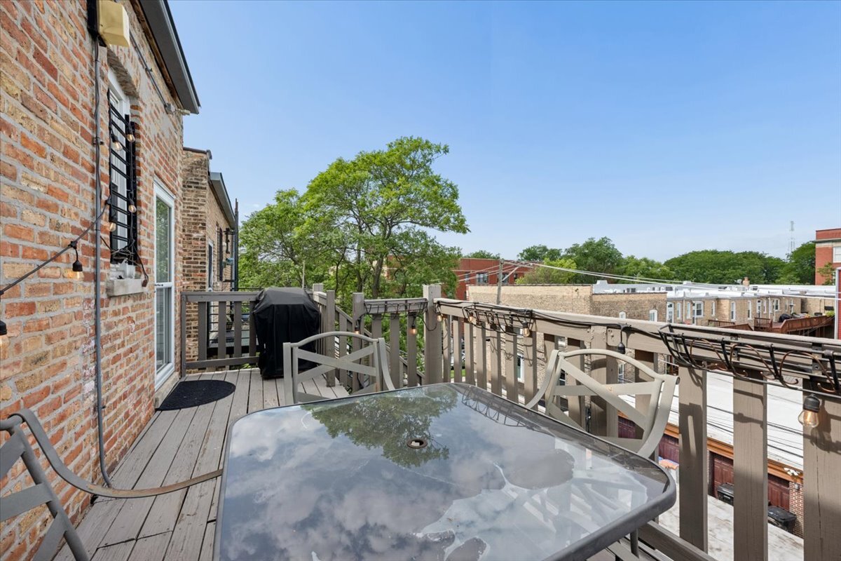 2236 N MAPLEWOOD Avenue Unit: 3