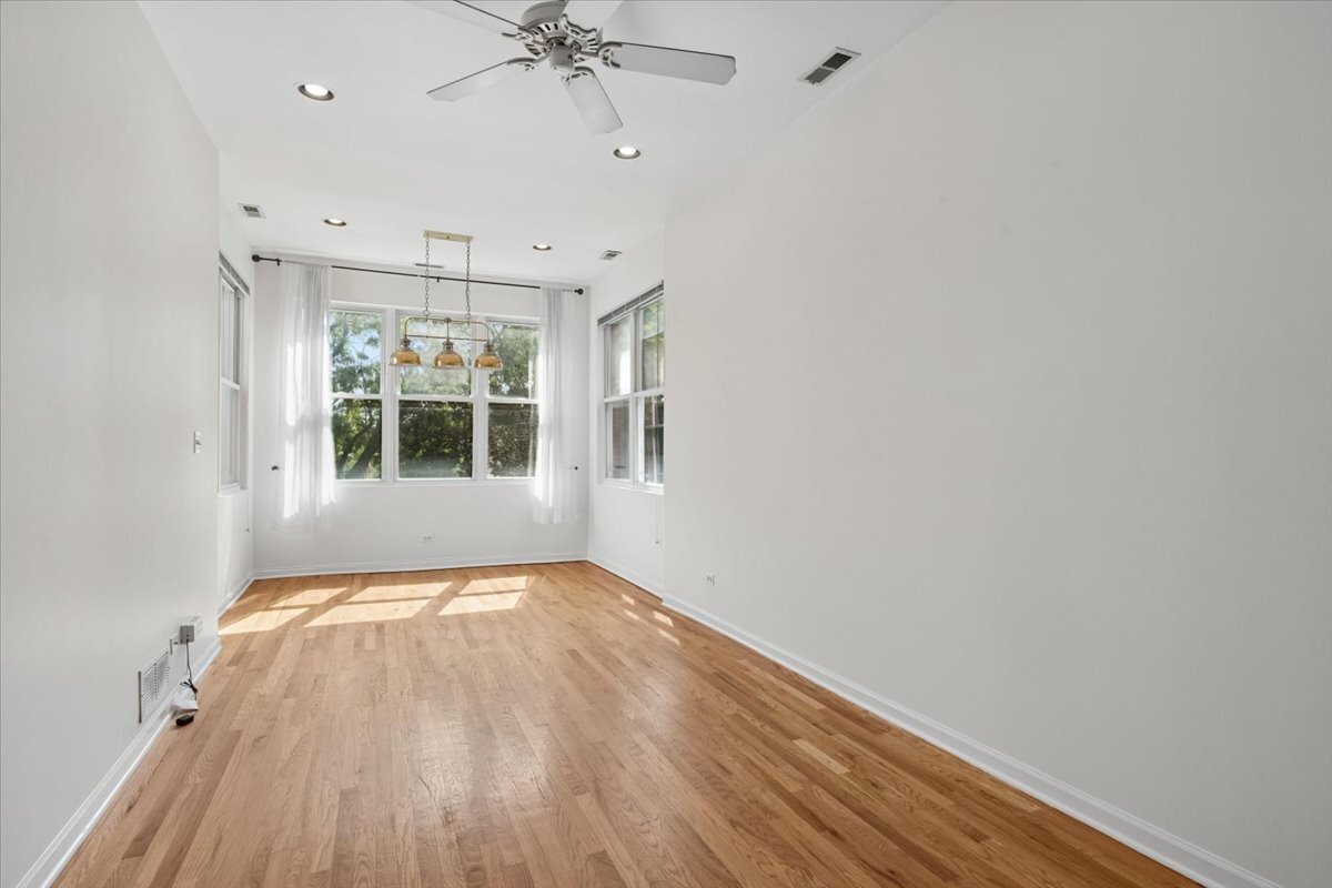 2236 N MAPLEWOOD Avenue Unit: 3