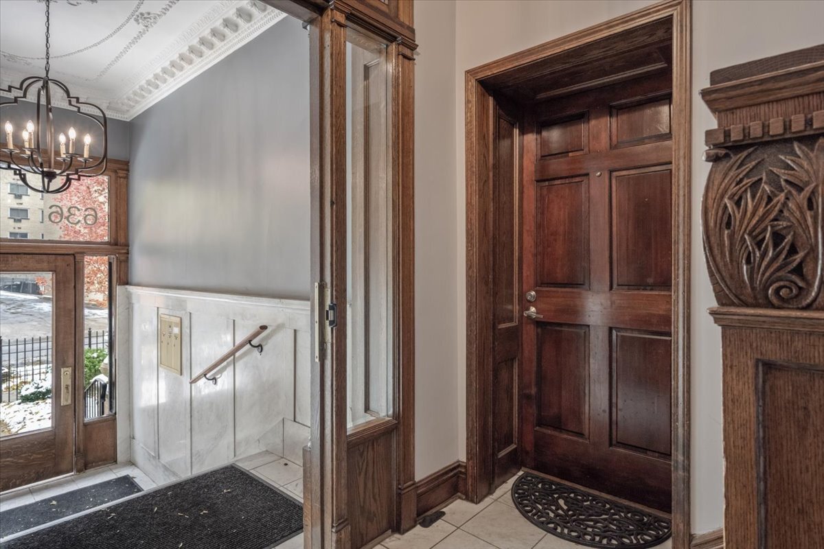 636 W Grace Street Unit: 1W
