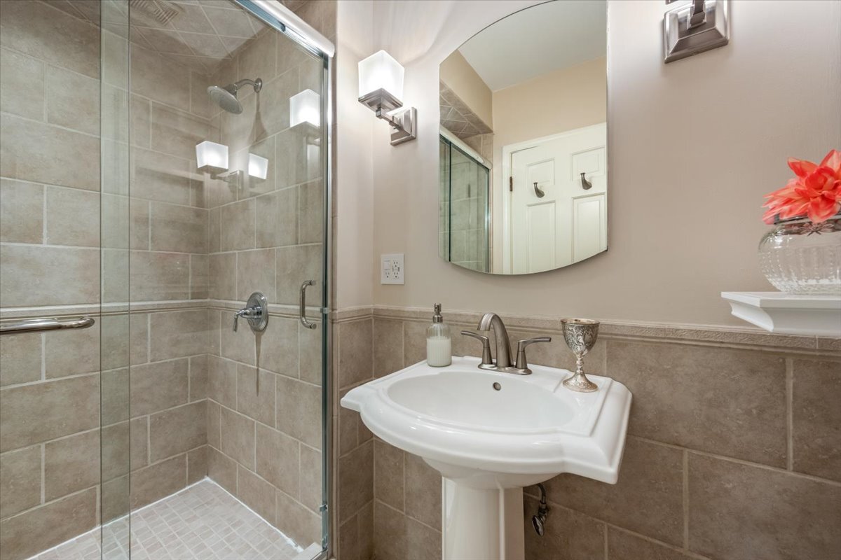 636 W Grace Street Unit: 1W