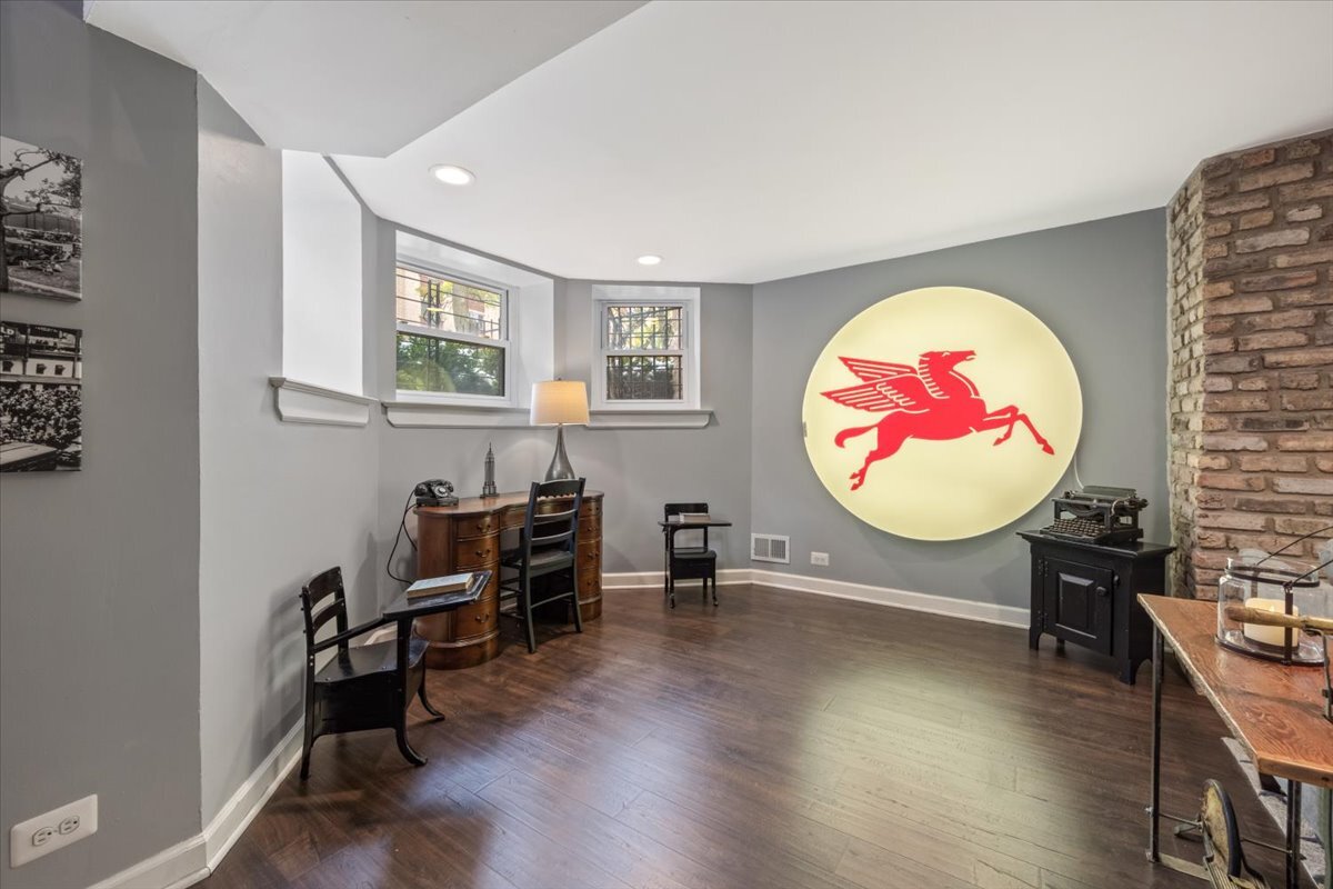 636 W Grace Street Unit: 1W