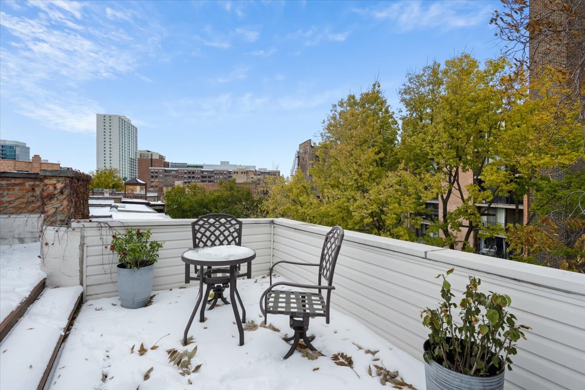 636 W Grace Street Unit: 1W