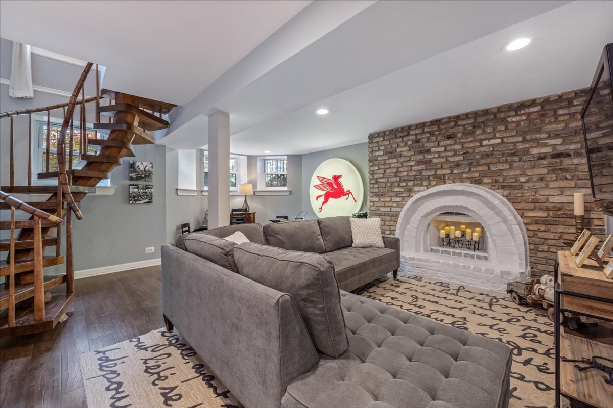 636 W Grace Street Unit: 1W