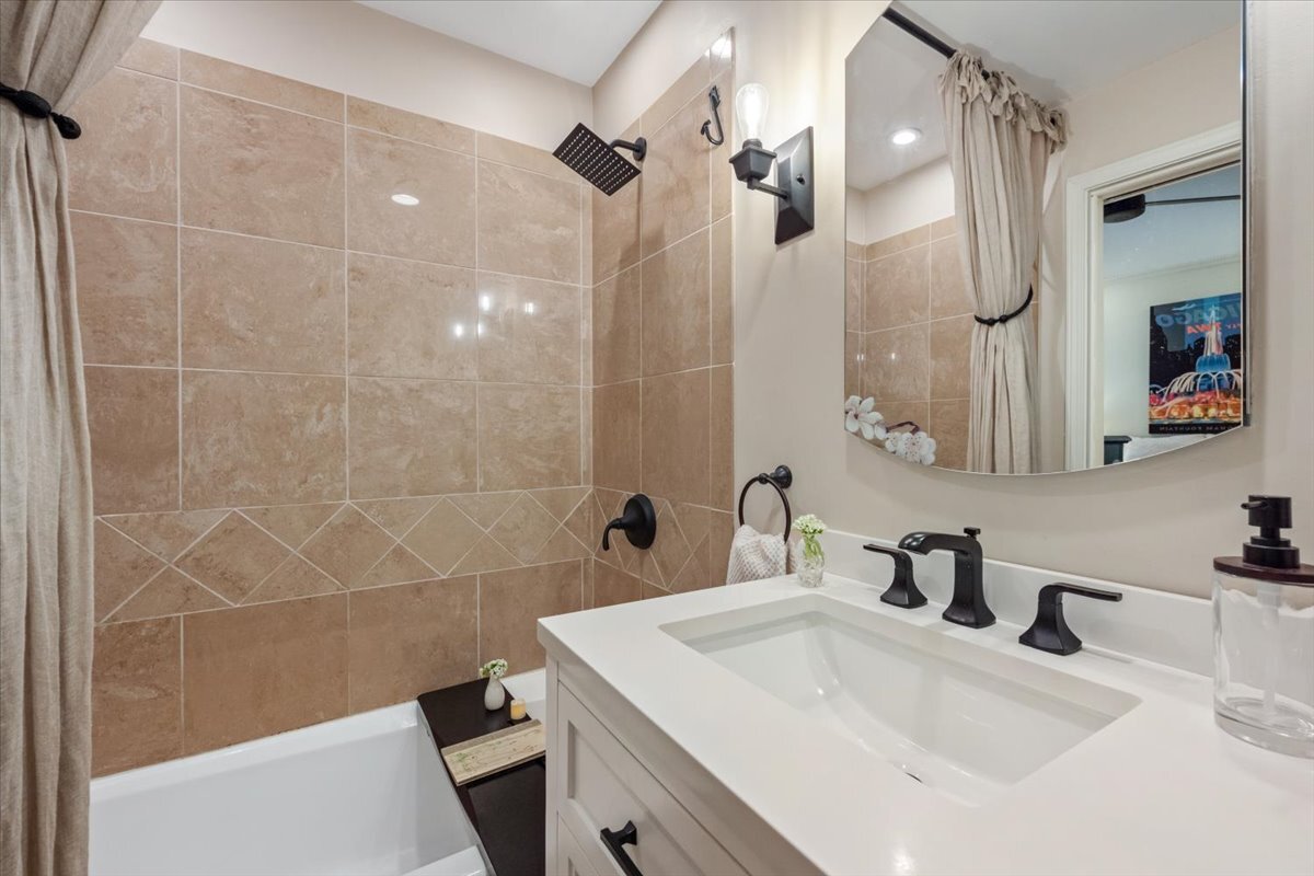 636 W Grace Street Unit: 1W