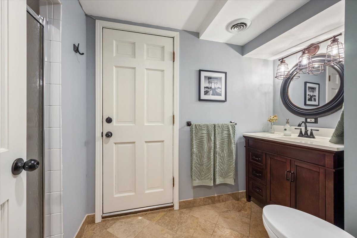 636 W Grace Street Unit: 1W