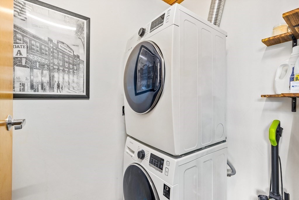 118 Holmes St Unit: 304W