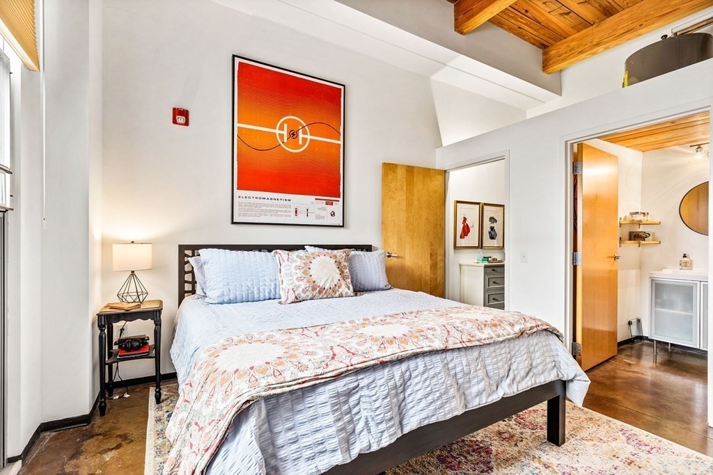 118 Holmes St Unit: 304W