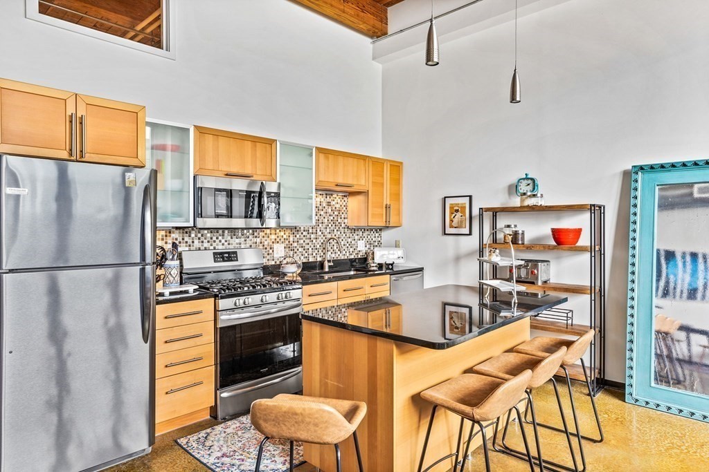 118 Holmes St Unit: 304W