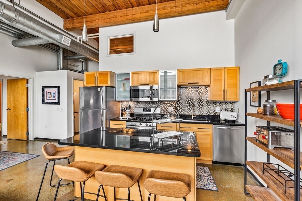 118 Holmes St Unit: 304W