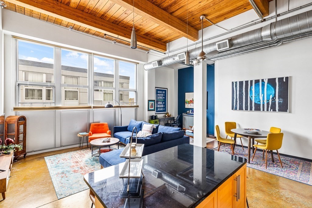 118 Holmes St Unit: 304W