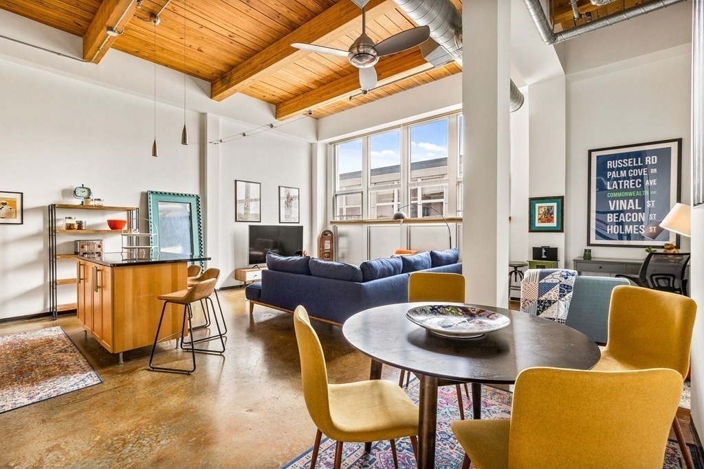 118 Holmes St Unit: 304W