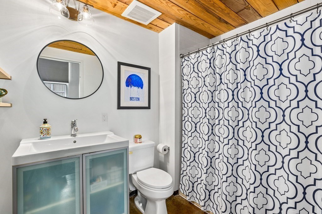 118 Holmes St Unit: 304W