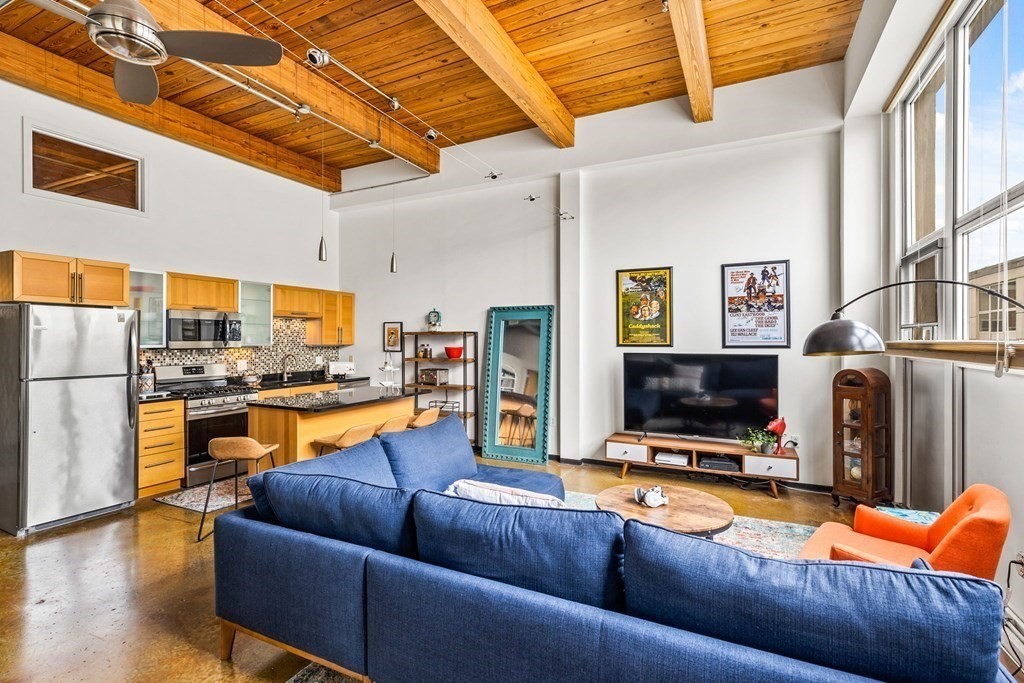 118 Holmes St Unit: 304W