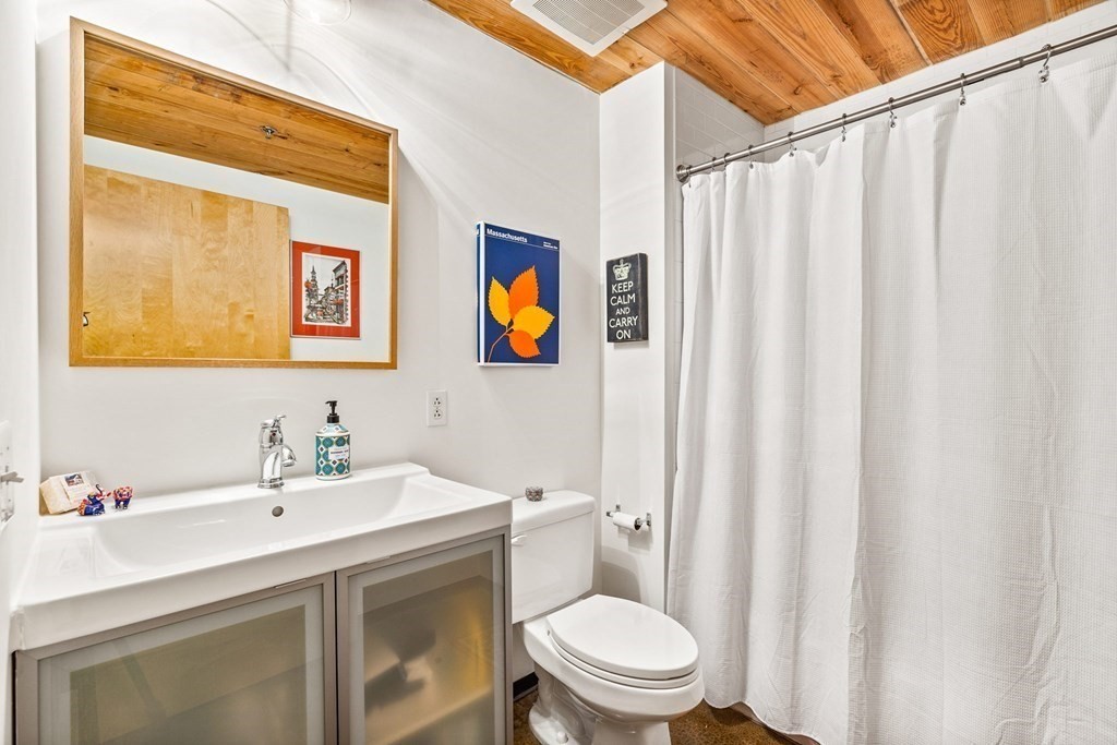 118 Holmes St Unit: 304W