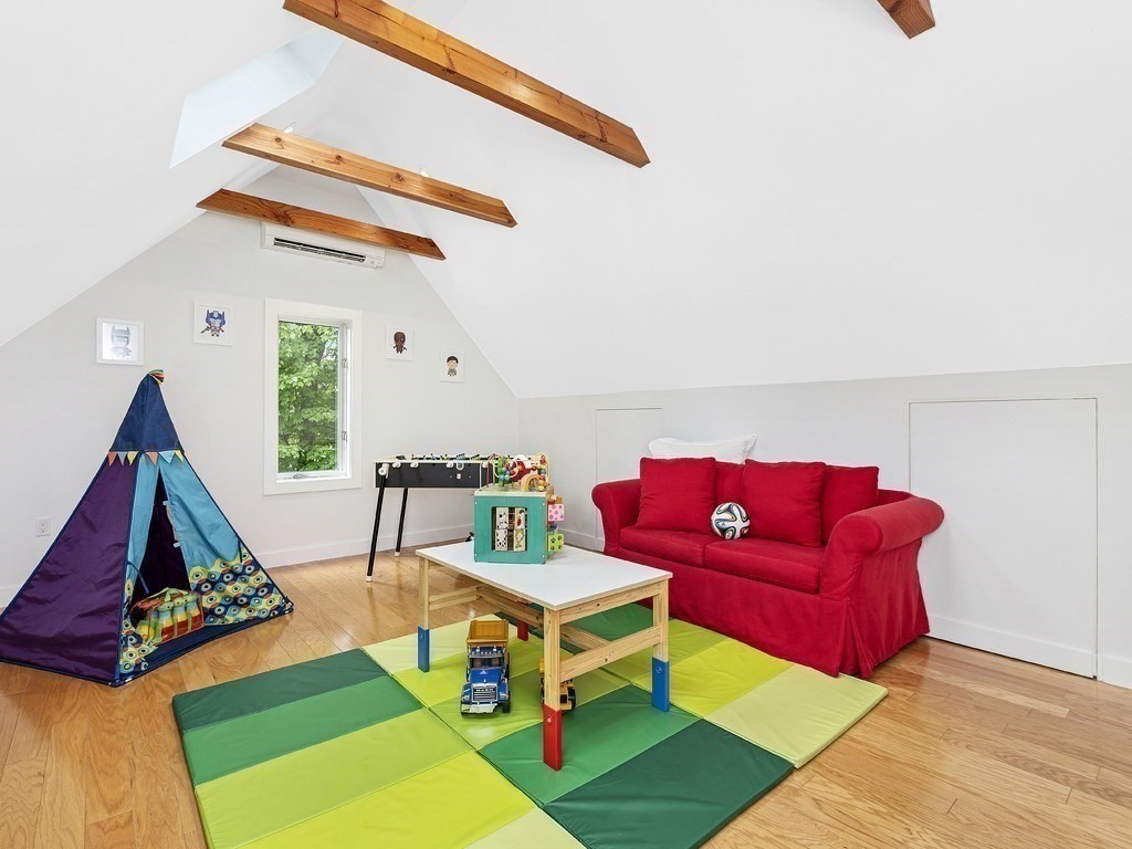 695 Hammond St Unit: 695