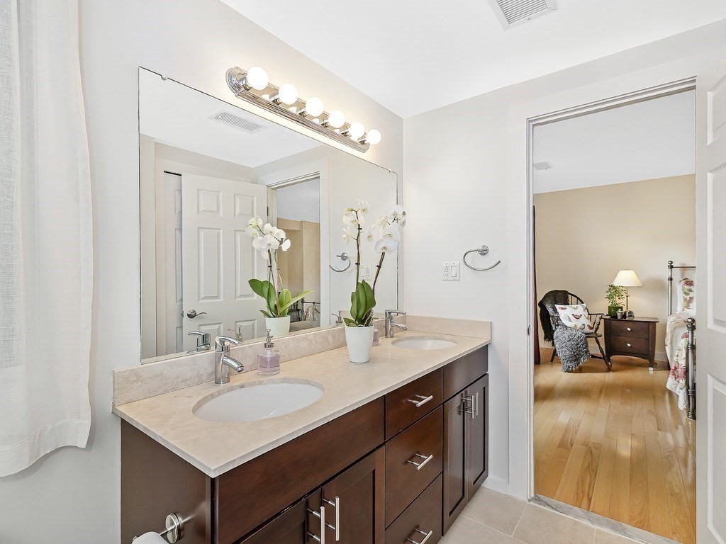 695 Hammond St Unit: 695