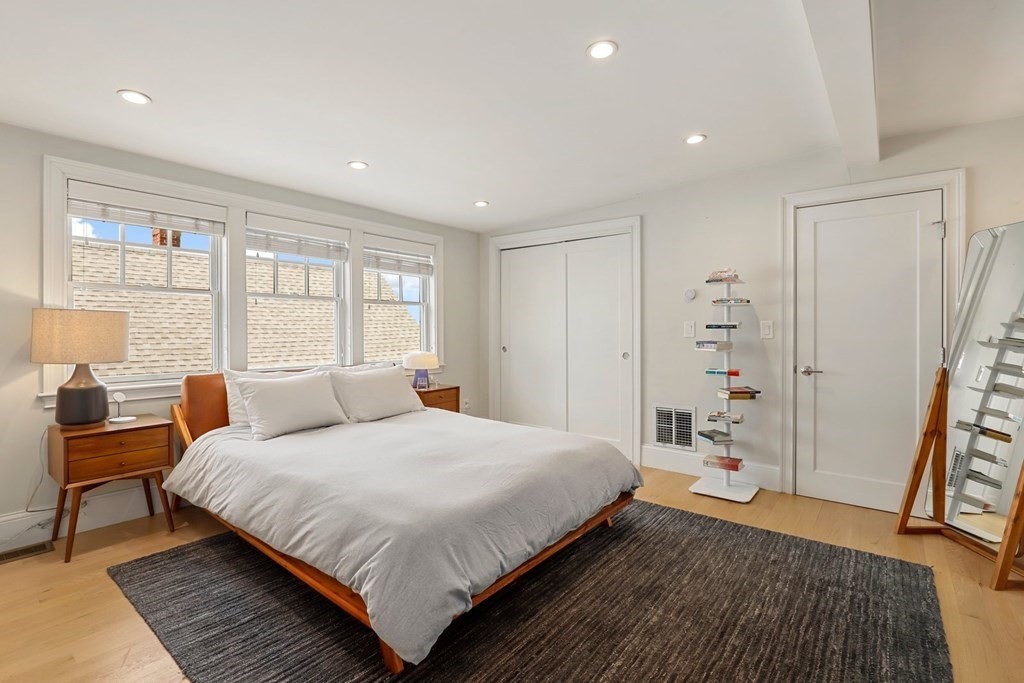 8 Hamilton Rd Unit: 2