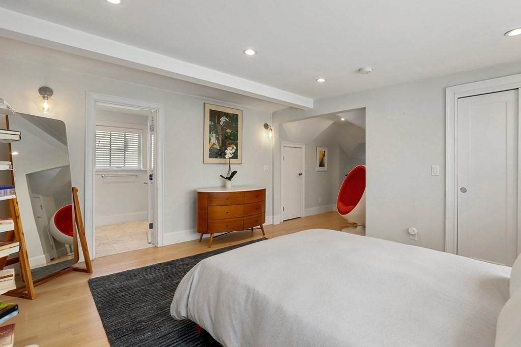 8 Hamilton Rd Unit: 2