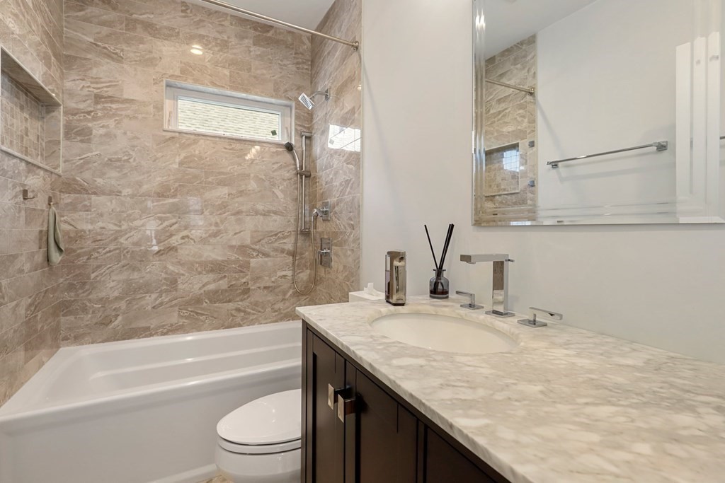 8 Hamilton Rd Unit: 2