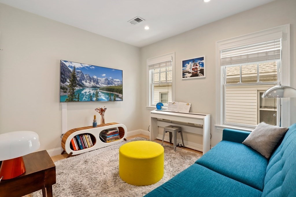 8 Hamilton Rd Unit: 2