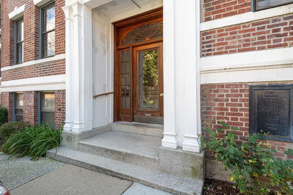 120 Lanark Road Unit: 3